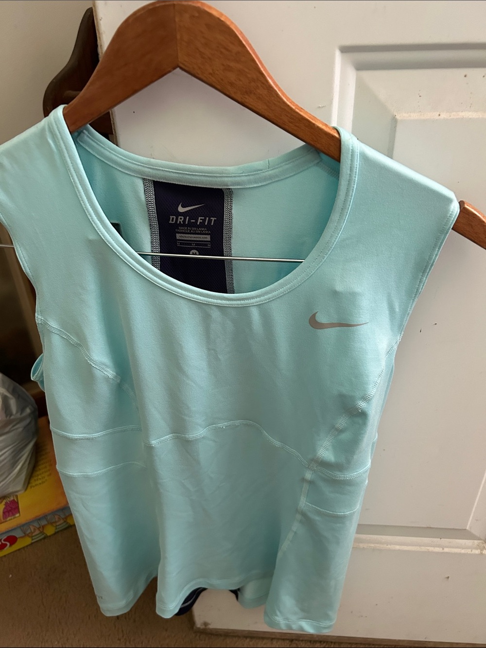 Nike Women's Dri-FIT Sleeveless Tennis Tank Top in Light Aqua size M Preowned